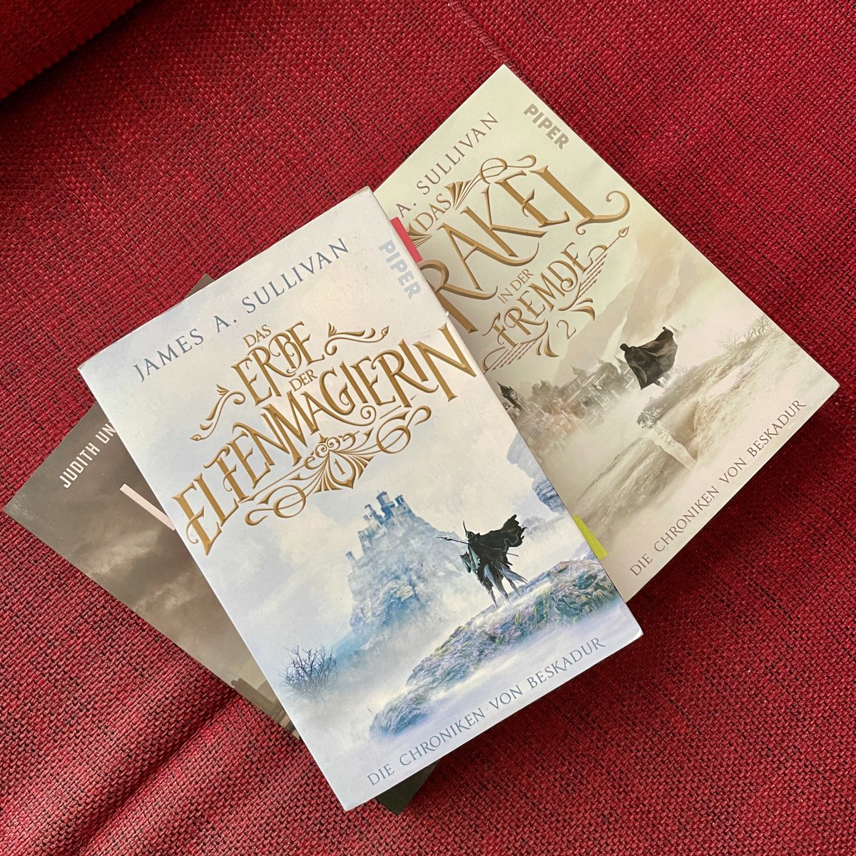 Mein erster Lesetermin dieses Jahr findet in Köln statt.🙂💚
 
Am Samstag (11.3.) bin ich auf der #HeinzCon zu Gast und werde um 18 Uhr aus »Die Chroniken von Beskadur« lesen. 

Alles zur Veranstaltung findet ihr hier: heinzcon.de

Die Leseexemplare liegen bereit.🤘🏽