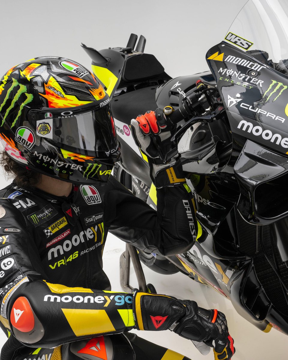 Cheerful, but focused! 💆‍♂️ @Marco12_B is getting into the race mood ✊

#MooneyVR46RacingTeam #MotoGP #Welcome2023 #MB72 #MooneyVR46Launch