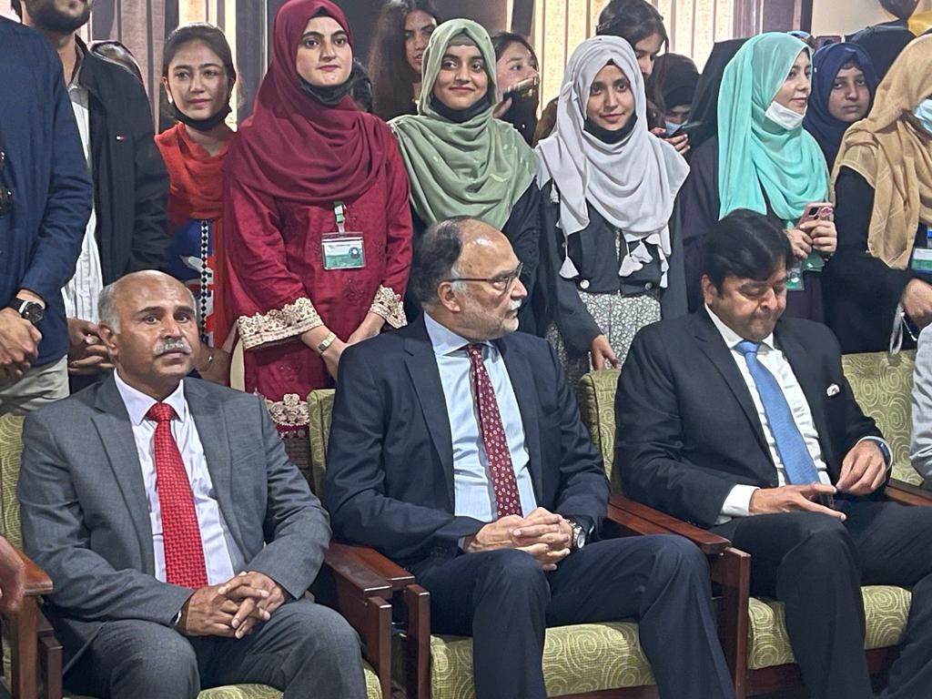 _Halaat_'s tweet photo. UoNarowal has set of highly experienced Ph.D. teachers holding degrees from national & international universities.
UoN offers M.Phil programs in 10 Depts& BS Programs in 18 Depts.
@PlanComPakistan
@asimnyazee
#5YearsofUoN
#5YearsofUniversityofNarowal https://t.co/TN5lGv9V6i