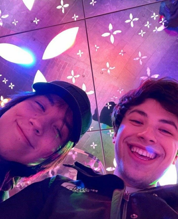 tulilvsgnf's tweet photo. twins https://t.co/TqMqqXazrz