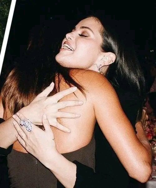 glorygodgift1's tweet photo. I mean who the fuck is Hailey Bieber and Kylie Jenner #SelenaGomez  accepted you @hailey and welcome you with open arms you think you can just take advantage well think again and by the way @hailey and @kylie you guy have got ugly brows get a real shave 
#selenafor life https://t.co/NgAA4rE4Qb