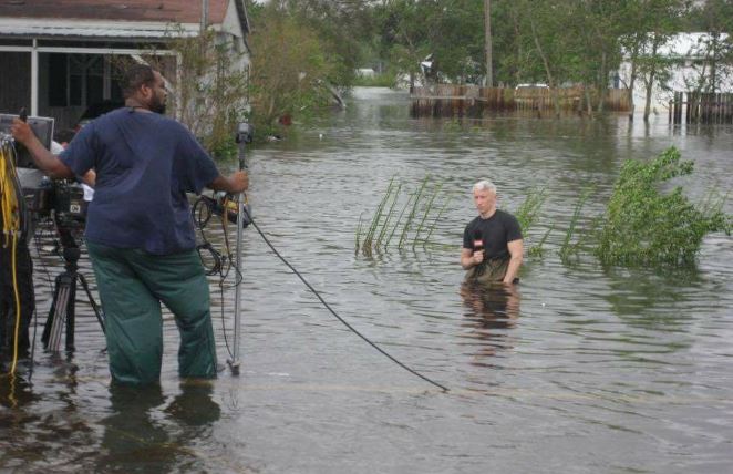 JoshWhoX's tweet photo. 🚨Starting a thread of all the times I remember CNN Faked the news. and here we go‼️ Anderson Cooper reporting live from a savere flooded area. https://t.co/VMvlrBiKBA