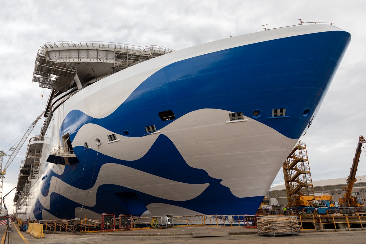 At 175,500 gross tons #SunPrincess is the largest ship built so far in Italy, as well as the first #LNG cruise ship ever built by #Fincantieri, and the first dual-fuel vessel powered primarily by LNG to enter Princess’ fleet.

Press Release: 
bit.ly/41RRyHk 👈

#FinNews