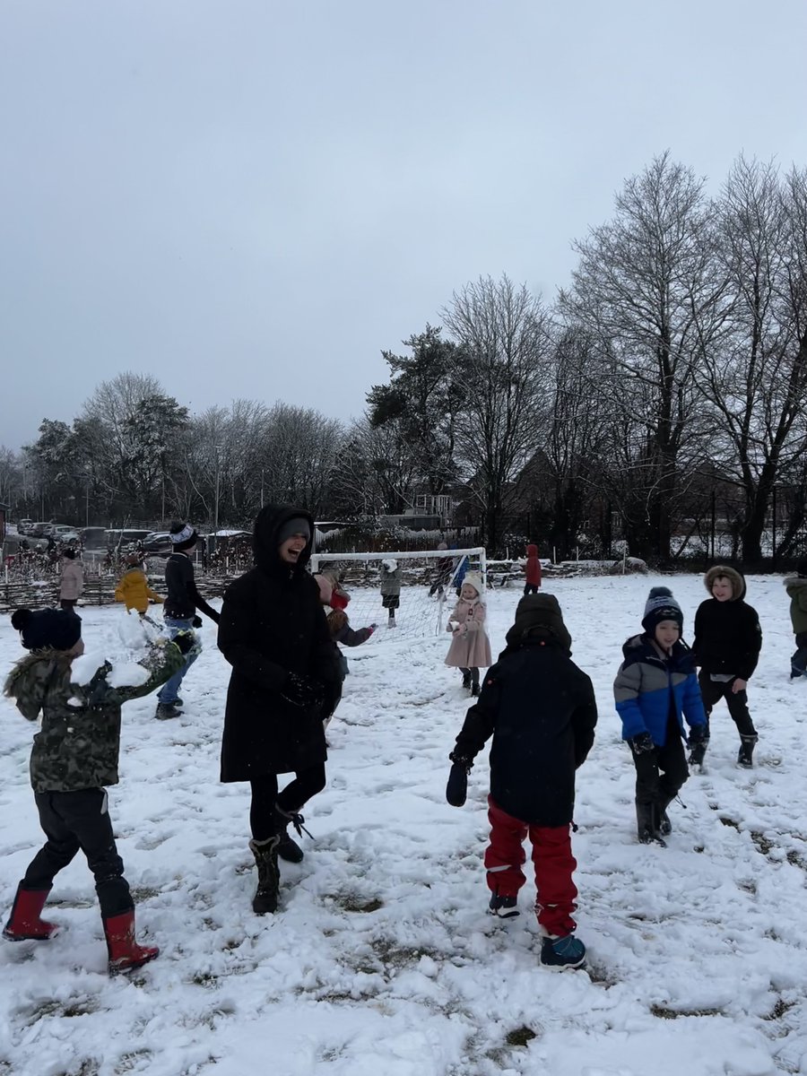 Snowmen and snowballs. What a way to start our day! <a href="/dsat/">Dan Sattler</a> <a href="/DSATStPeter/">St Peter's CE Primary Academy</a> #uksnow