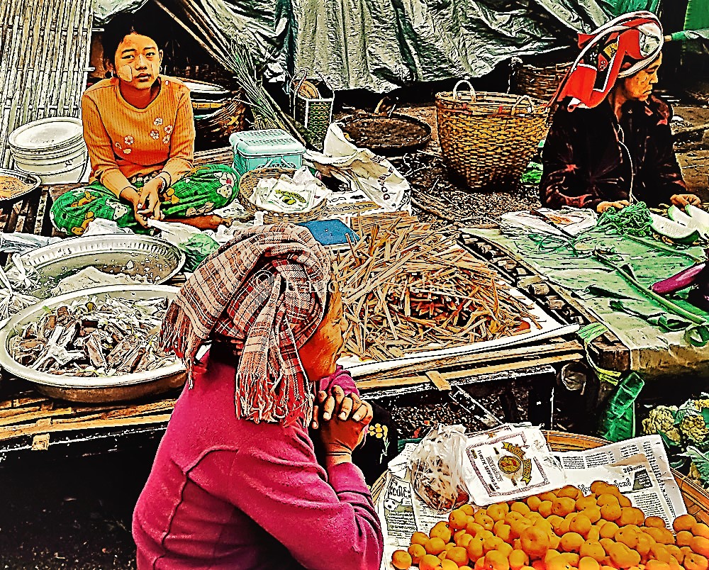 Burma markets.
#WomanDay2023 #jobtribes #photooftheday #photography #travelphotography #asianmom #people #festadelladonna #traditionalwomen #Myanmar