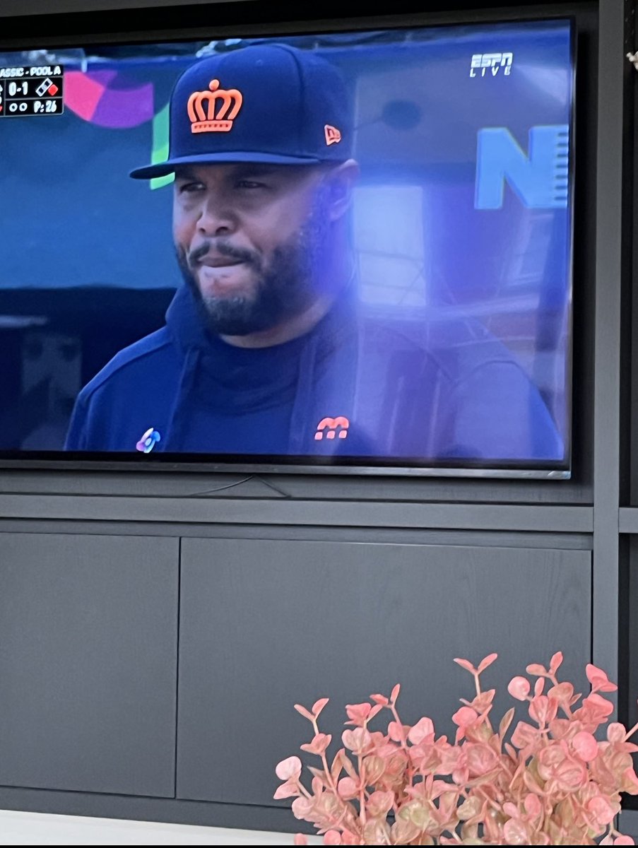 Nice work today guys! Smoked the Cubans… 💪🏻🧡
Andruw in the dugout and on Sepp’s WBC’06 cap. #WBC2023 <a href="/WBCBaseball/">World Baseball Classic</a> <a href="/ESPNALLESTATEN/">ESPN In Alle Staten</a> <a href="/andruwjones25/">Andruw Jones</a>