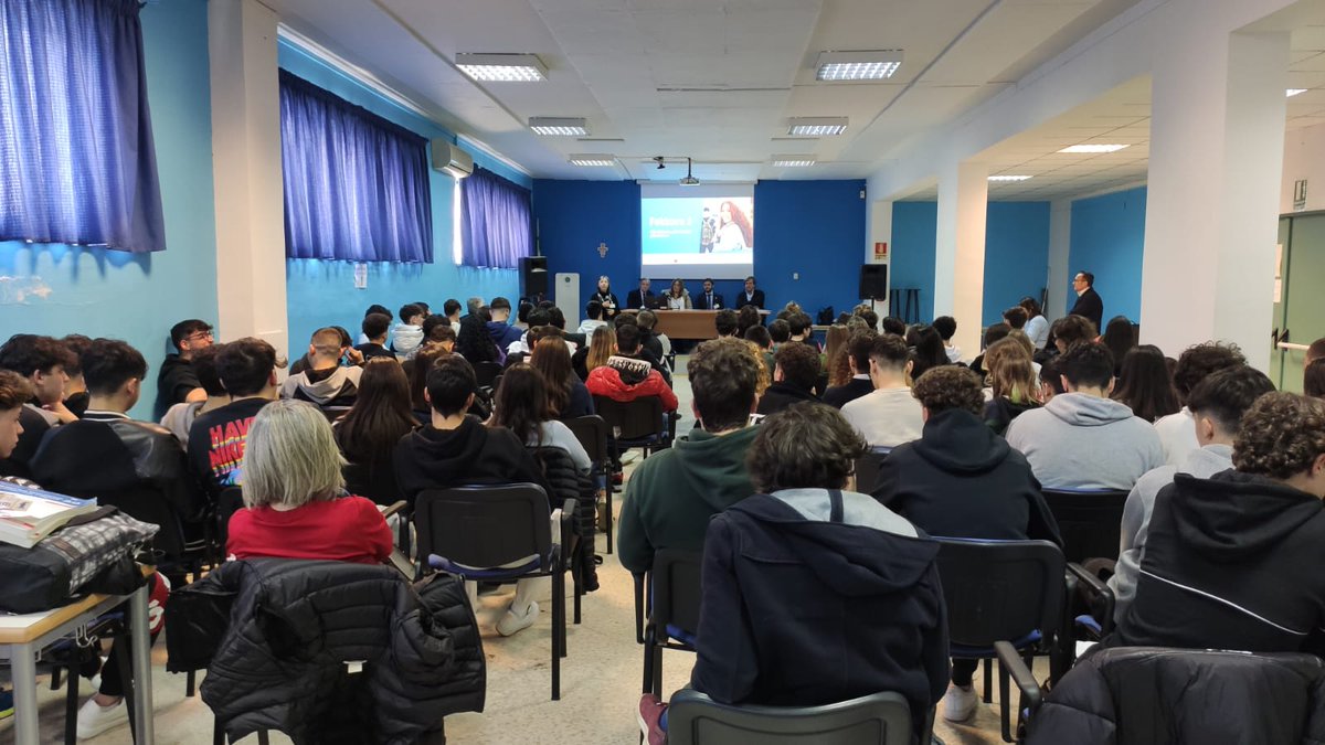 Oggi a Palermo all'IIS Majorana con <a href="/amiciibd/">AMICI Italia</a> e @JanssenITA per parlare alle giovani studentesse e agli studenti delle #mici e dell'importanza della #scienza e del progresso medico! #FattoreJSalute #InternationalWomensDay