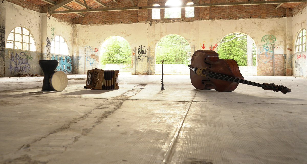 Ara fa tot just 10 anys que vam començar, erem l’Ivó Jordà i el Marçal Ramon, després s’hi van afegir l’Iu Boixader i en Marc Vall. Vam acabar de donar forma al quartet i a la nostra cambra d’arrel! 
Enguany fem 10 anys i estem de celebració! Estigueu atents!