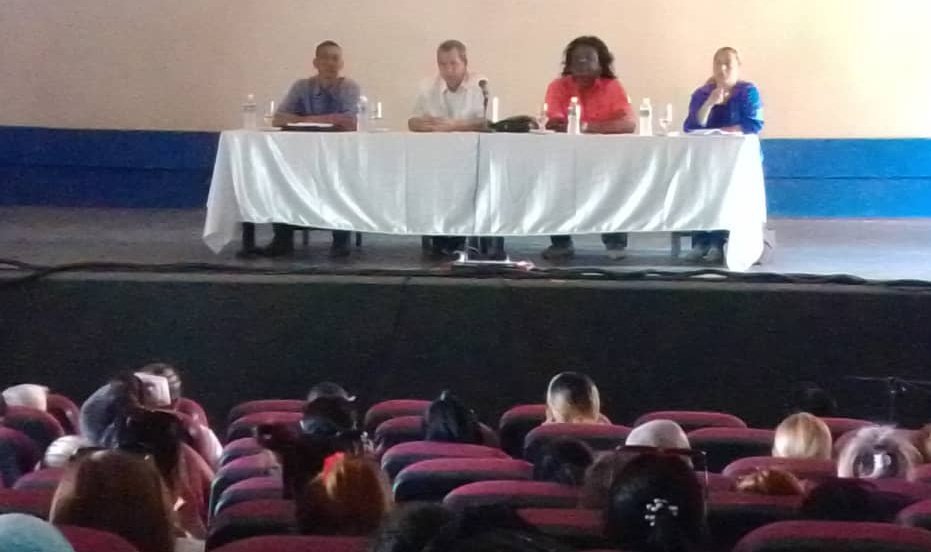 Las máximas autoridades del Partido y el Gobierno en #SantiagodeCuba intercambian con factores del C P de Mayari Arriba en el #SegundoFrente sobre las acciones y compromisos por el 65 Aniversario del Frente y las Elecciones Nacionales el próximo 26 de Marzo. #YoVotoXTodos