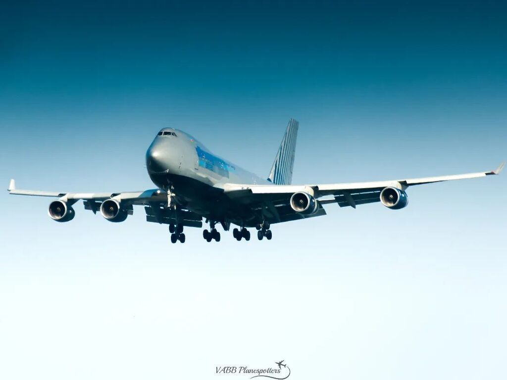 vabbplnespottrs's tweet photo. Silkway West Airlines Boeing 747-400F approaching Runway 27 of BOM on a beautiful evening.
.
📸-Nikon B700 
.
Tags-
#aviation #sky #avgeek #aviationlovers #boeing #aircraft #pilot #airplane #plane #fly #travel #flight #airport #aviationphotography #in… https://t.co/hBljgBOhrD https://t.co/pCIvy91IMp