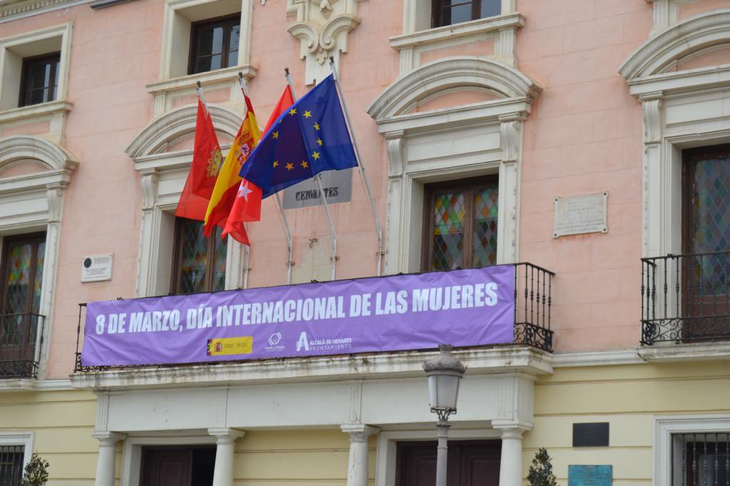 CSAlcalaH's tweet photo. 📸 Declaración institucional en el Salón de Plenos con motivo del Día Internacional de las Mujeres. #8M #ContraLaDesigualdadEquidad 
 
🟠 Han asistido el vicealcalde @miguelalezcano y la concejal @magalymto. https://t.co/aPsnJyNhrS