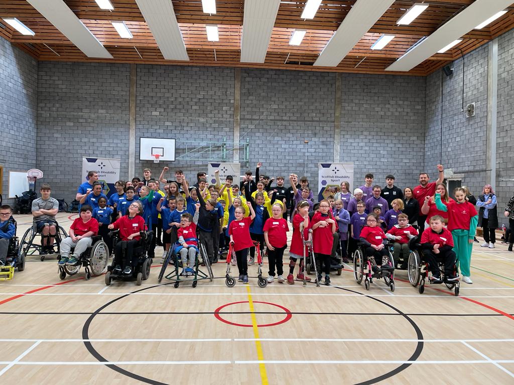 SDS_sport's tweet photo. Great to welcome 56 youngsters to the Tayside Parasport Fest at @DAsportsfitness
First up: badminton with @BadmintonScot; judo with Tayside Judo Club; & Football & Goalball with @dundeeunitedpsc & @TaysideDynamos
Thanks to the College students for supporting!
#BeActiveBeWell https://t.co/3lodx061Tl