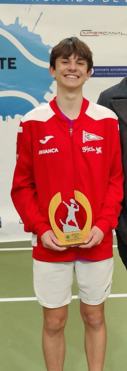 David Ménendez Álvarez, alumno de 4º ESO #CODEMA ha obtenido tres 🏆 este fin de semana: campeón de Asturias 🔵🟡 de tenis 🎾 en categoría cadete individual, subcampeón de dobles también en cadete y campeón por equipos juvenil 🥇🥈🥇¡Enhorabuena! ¡Menudo fin de semana! 👏👏👏