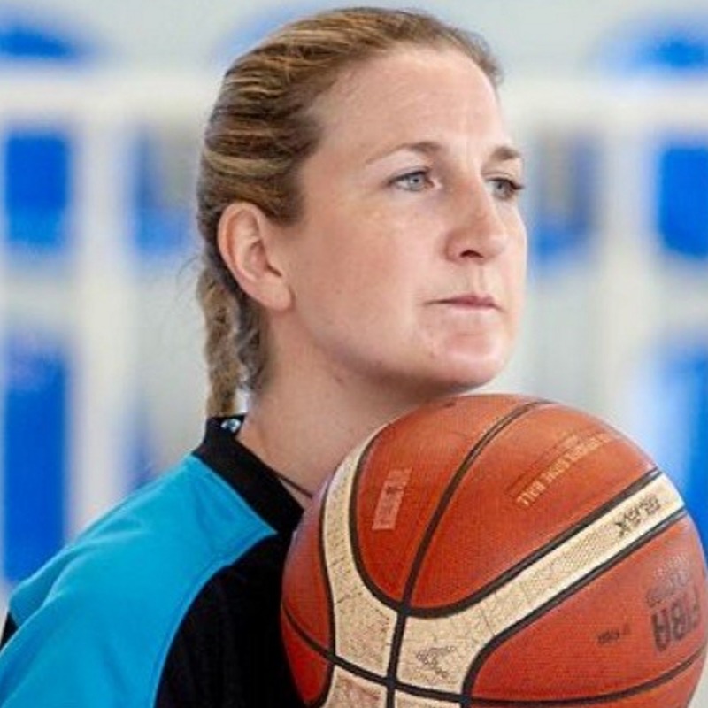 bballengland's tweet photo. Babies, bleep tests and barrier removal – Unsworth on reffing after children 

🤰🤱👶🏀

@FIBA referee Kate Unsworth on getting back into the swing of life as an international basketball referee after childbirth 

ℹ️👇

#TogetherWeAreBasketbALL | #IWD | #HWHR