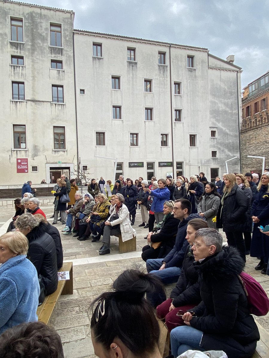 CaFoscari's tweet photo. Mostra fotografica Donne a Ca' Foscari
@TLippiello: Con il loro impegno e voce queste #donne hanno dato un contributo all'emancipazione femminile, alla difesa dei diritti, a una cultura della parità di genere; hanno saputo infondere fiducia e coraggio alle giovani generazioni. https://t.co/7F3Xs9BHsK