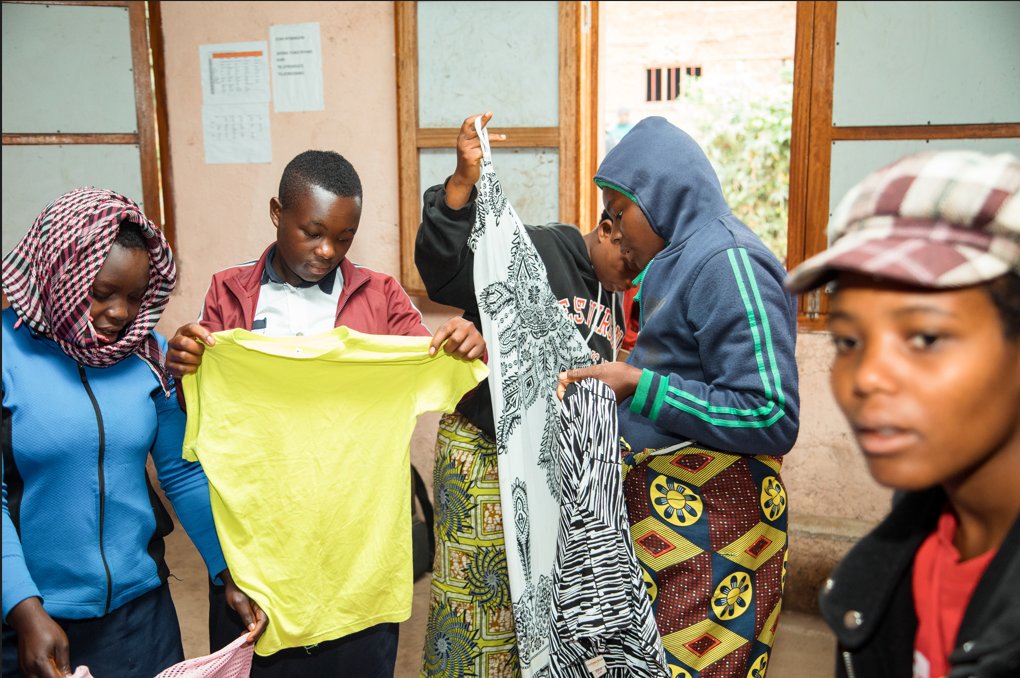 RwandaYFC's tweet photo. “The King will reply, ‘Truly I tell you, whatever you did for one of the least of these brothers and sisters of mine, you did for me.’"
 --Matt. 25:40

SLD Students shared clothes wth people frm poor families during their recent mission trip to the rural areas of northern Rwanda. https://t.co/Qgm4HZpGiq