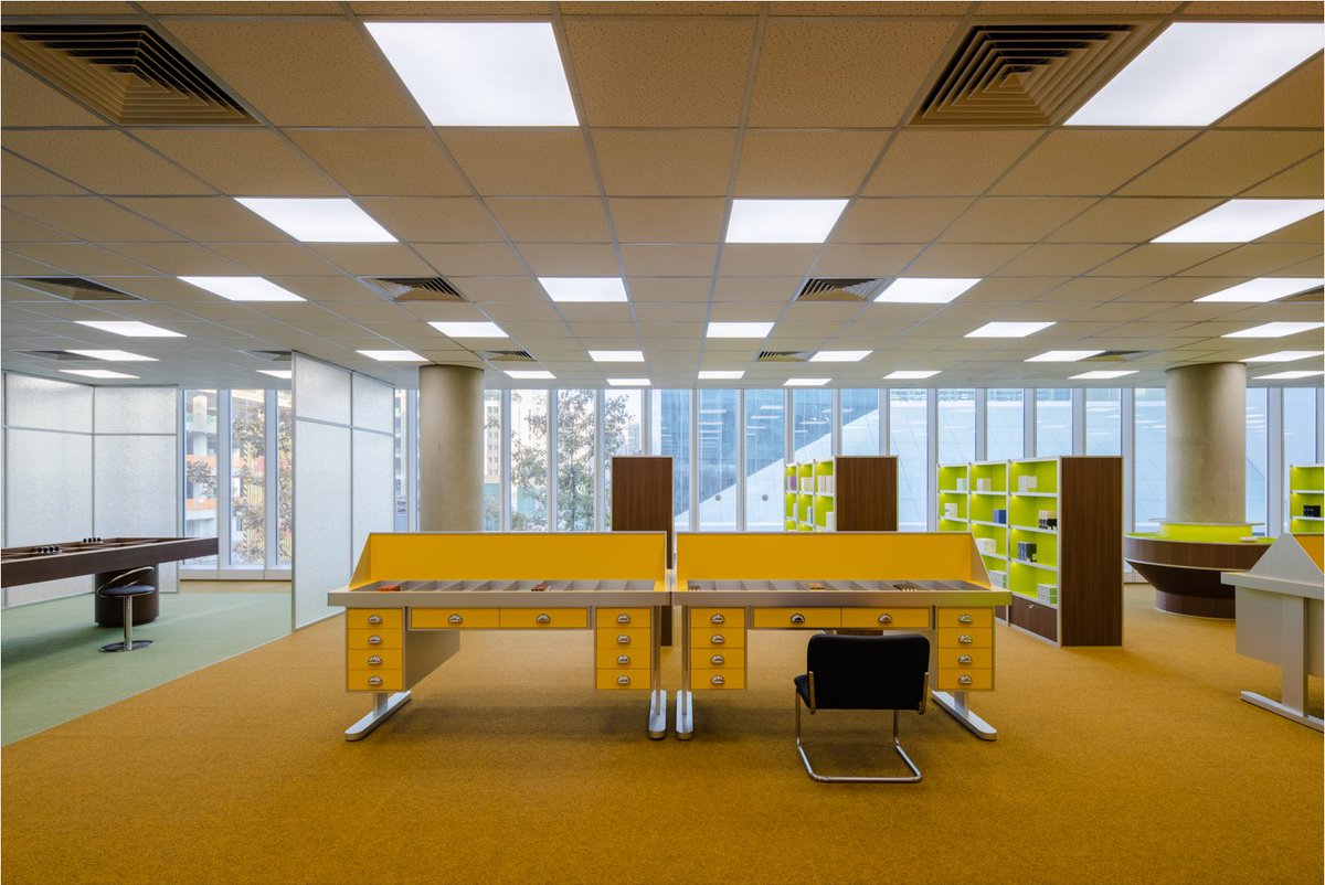 presentcorrect's tweet image. A new cosmetics store in Hangzhou, inspired by 1970s offices 

superfuture.com/2021/12/new-sh…

dezeen.com/2022/01/25/har…