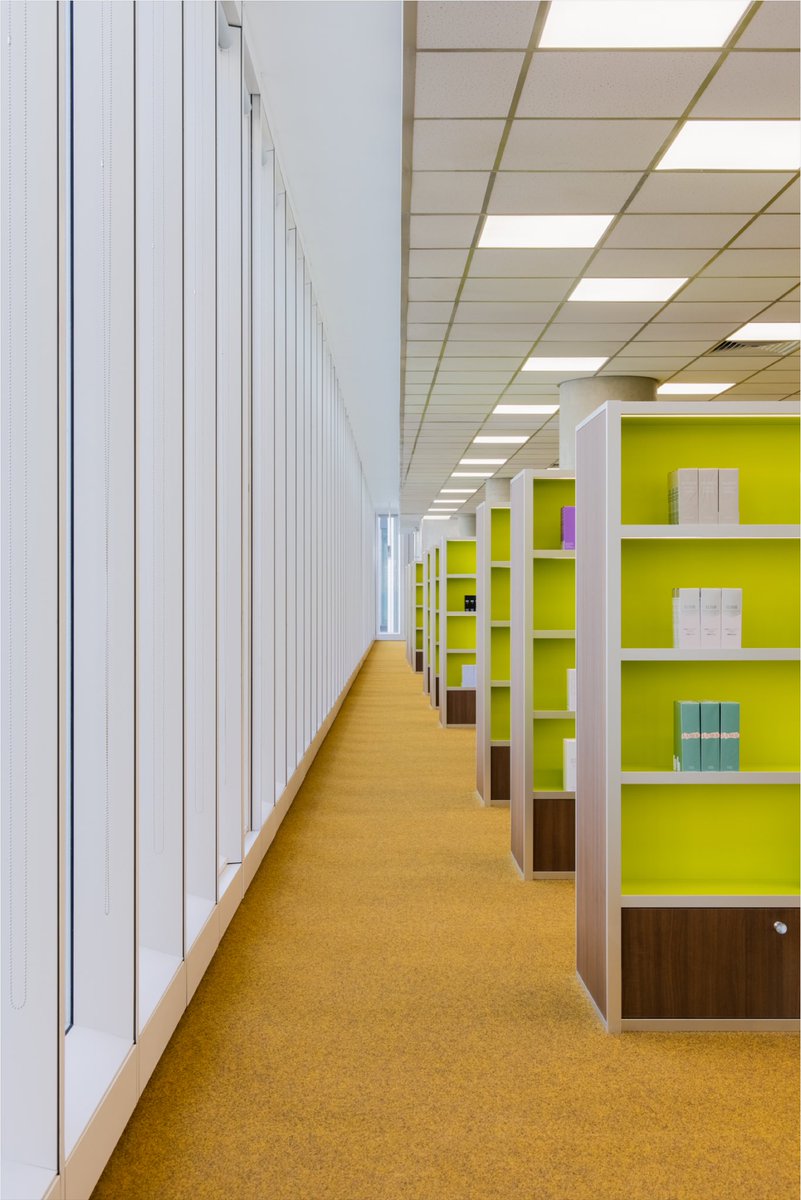 A new cosmetics store in Hangzhou, inspired by 1970s offices 

superfuture.com/2021/12/new-sh…

dezeen.com/2022/01/25/har…