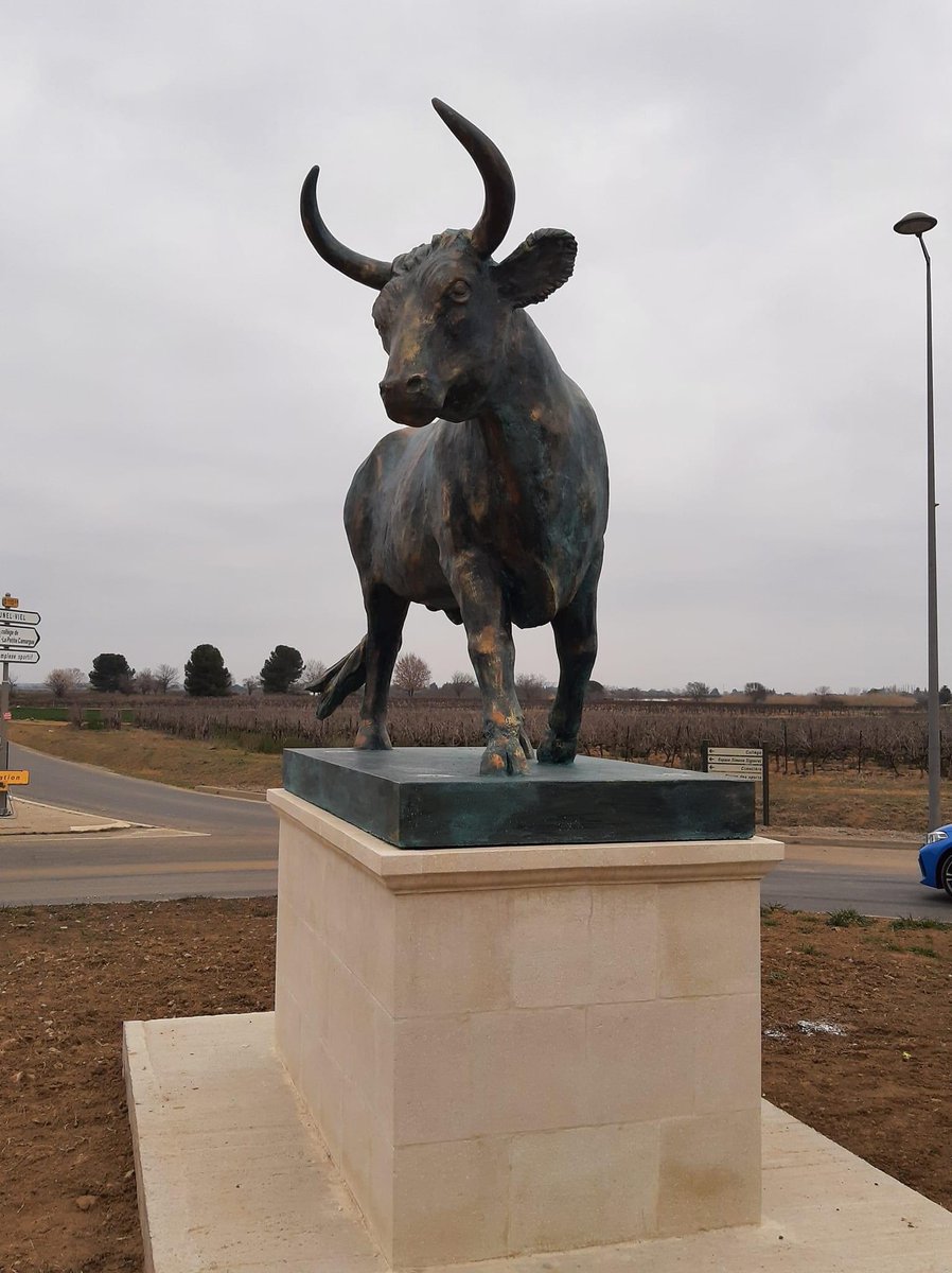 De ce coin de France où nous statufions nos taureaux ! ♥️🔱
Le taureau Scamandre de Boch &amp; Jean trône désormais à l’entrée du village de #Lansargues dans l’#Herault. Une culture magnifique que seuls les étriqués d’esprit ne peuvent pas comprendre <a href="/PartiAnimaliste/">Parti animaliste</a> <a href="/ArizteguiEddine/">Eddine Ariztegui</a>