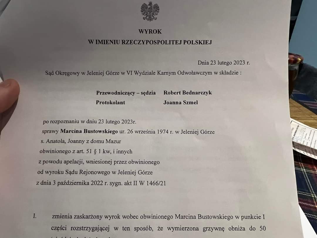 January06044090's tweet photo. Udostępniajcie‼️‼️Sąd Okręgowy w Jeleniej Górze w wyniku Apelacji od Wyroku Sądu Rejonowego zmienił Wyrok z 1500 zł grzywny na 50 zł. Najistotniejsze jest to że Sąd stwierdził że jesteśmy truci chemią w jedzeniu. Zapis zakreśliłem kolorem zielonym. 
Trucizna w jedzeniu❗😡 https://t.co/PN9jKEOmZM
