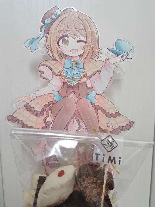 Yousei 印刷さんの会員特典で作れたアクスタ!ホントにほんとえげつないくらいでかくてわらってる 