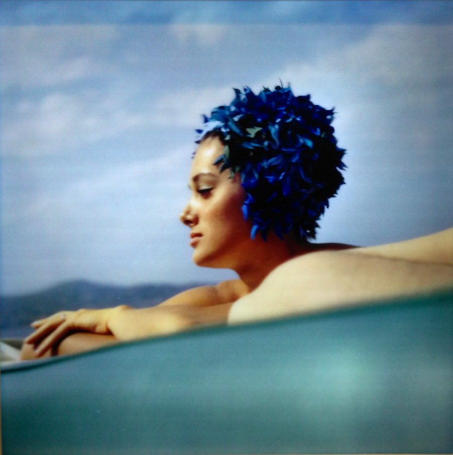 Silvana Empain. 1961 #fotografia de Jacques Henry Lartige en magnifica exposición Lartigue el cazador de instantáneas felices. Fotografías a Color #arte #art #cultura #culture en @FundacionCanal de #Madrid #expoLartigue #photography #Photographie sigue en bit.ly/3SVpY7X