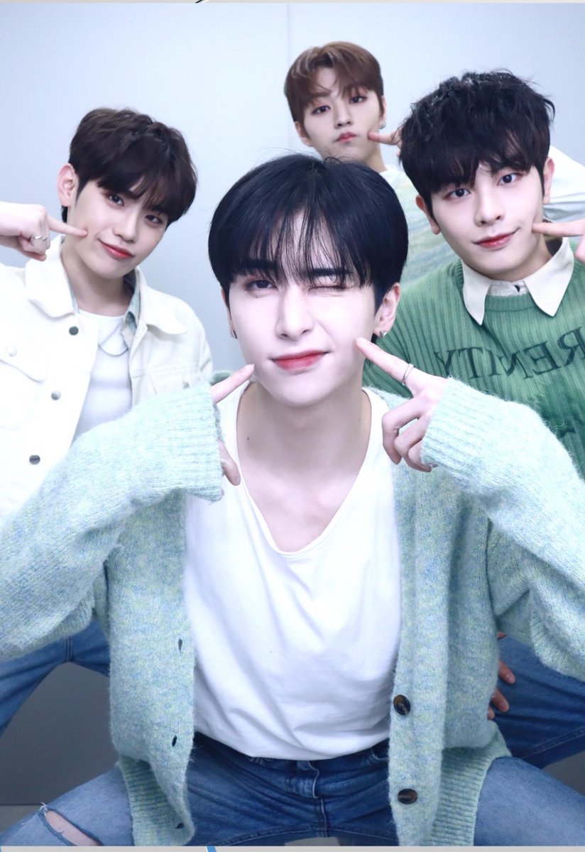 dearest_xiao's tweet photo. OMG😭😭😭😭
世界で1番可愛いアイドル

#up10tion #업텐션 #xiao #샤오 #シャオ #이동열 #leedongyeol #イドンヨル #보이즈플래닛 #boysplanet #ボイプラ https://t.co/Z4AqsZ2nbJ