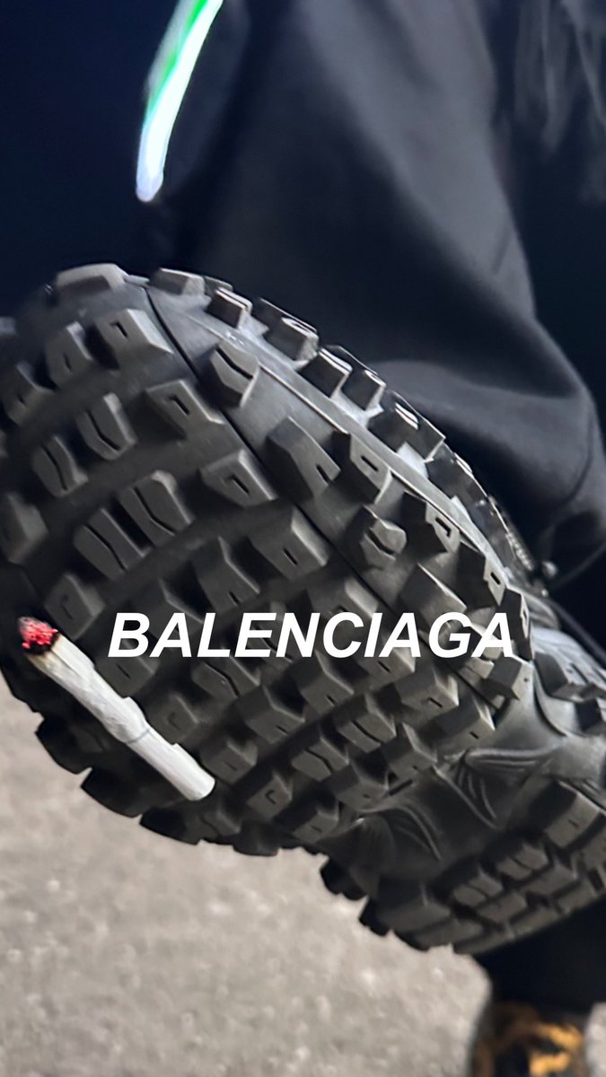 fgmi11's tweet photo. #KANDYTOWN #uksnow #WomensDay #หุ่นพยนต์ #Balenciaga #Defender 
#CHANEL #chanel23AW https://t.co/xVvapKUgTf