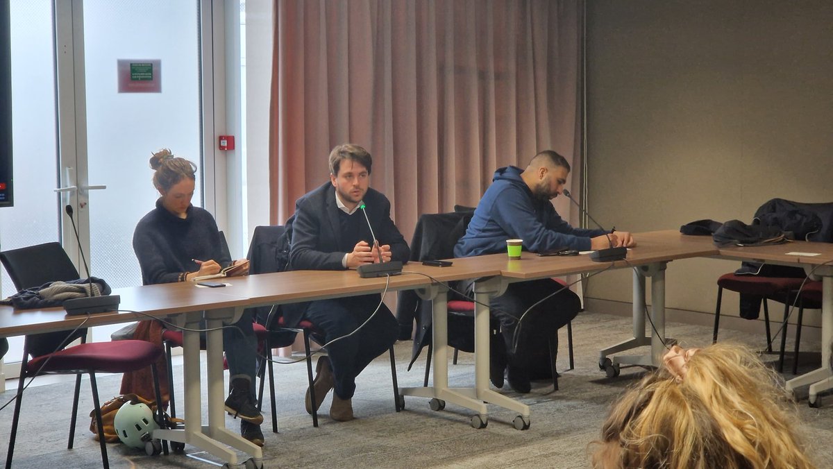 A_Saintoul's tweet photo. J'étais présent ce matin à l'assemblée générale des salariés de l'#InseeFr. Je salue leur décision de poursuivre la mobilisation ! Bravo à eux, tout mon soutien ✊
#8mars https://t.co/mnxJw15Jms