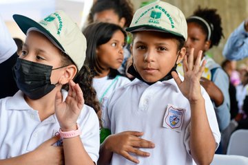 #LoDijo| "En un acto cargado de amor y compromiso, hemos juramentado las Brigadas Ecológicas Escolares y realizamos la plantación de árboles  en el Parque Recreacional Alí Primera". Ministro <a href="/JosueLorcaV/">Josué Lorca Vega</a> 

#ChávezFeminista