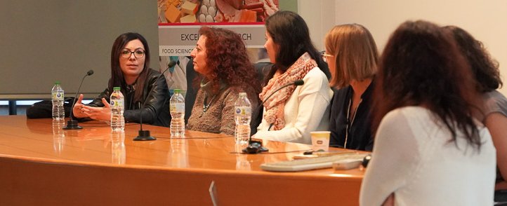 ICMol (@icmol_uv) on Twitter photo đMuy interesante la charla mantenida en <a href="/iata_csic/">IATA CSIC</a> sobre discriminaciĂłn social y cultural en la carrera cientĂfica #DiaInternacionalDeLaMujer
Maria Dzunkova <a href="/i2sysbio/">I2SysBio</a>
Sonja Orrigo <a href="/IFICorpuscular/">Inst.FĂs.Corpuscular</a>
Delia Bellezza <a href="/ICMol_UV/">ICMol</a>
Alcira Reyes <a href="/iata_csic/">IATA CSIC</a>
đïžCon RocĂo Perez <a href="/BidhaaSasa/">Bidhaa Sasa</a> đMuy interesante la charla mantenida en <a href="/iata_csic/">IATA CSIC</a> sobre discriminaciĂłn social y cultural en la carrera cientĂfica #DiaInternacionalDeLaMujer
Maria Dzunkova <a href="/i2sysbio/">I2SysBio</a>
Sonja Orrigo <a href="/IFICorpuscular/">Inst.FĂs.Corpuscular</a>
Delia Bellezza <a href="/ICMol_UV/">ICMol</a>
Alcira Reyes <a href="/iata_csic/">IATA CSIC</a>
đïžCon RocĂo Perez <a href="/BidhaaSasa/">Bidhaa Sasa</a>