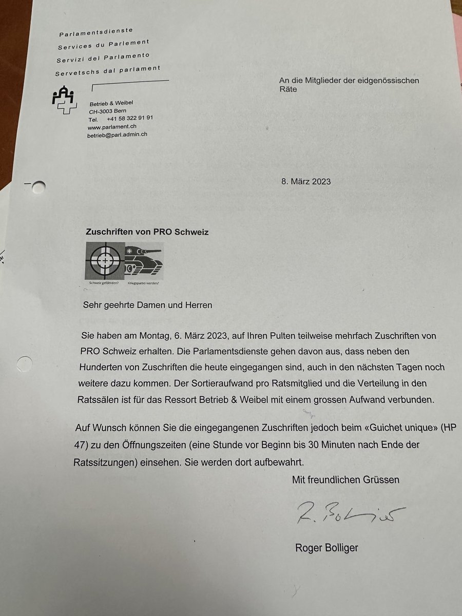 Jeden linken Unsinn verteilen die Parlamentsdienste lückenlos, aber die Zusendungen von Pro Schweiz soll man abholen müssen. Die Parlamentsdienste wollen Pro Schweiz ausbremsen und damit die schweizerische Neutralität und Unabhängigkeit. Unglaublich.