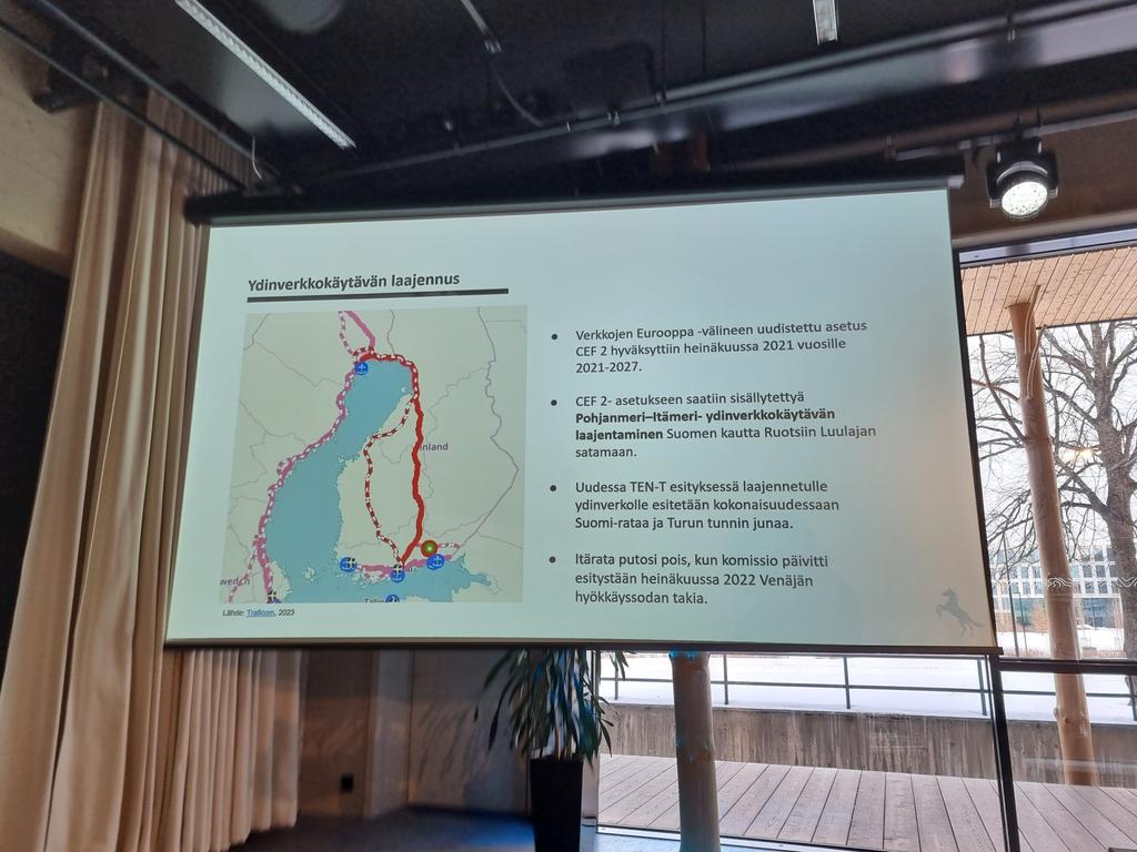 INFRA_ry's tweet photo. TEN-T-esityksessä uusia väyliä Suomesta. Ohuista liikennevirroista huolimatta saavutettavuudellamme on strategista merkitystä Euroopalle raaka-aine- ja teollisuuskuljetusten takia. EU:n vihreä siirtymä ja digitalisaatio liian riippuvaisia Kiinasta. @HennaVirkkunen #Inframarkkinat https://t.co/fyazFVWbH7
