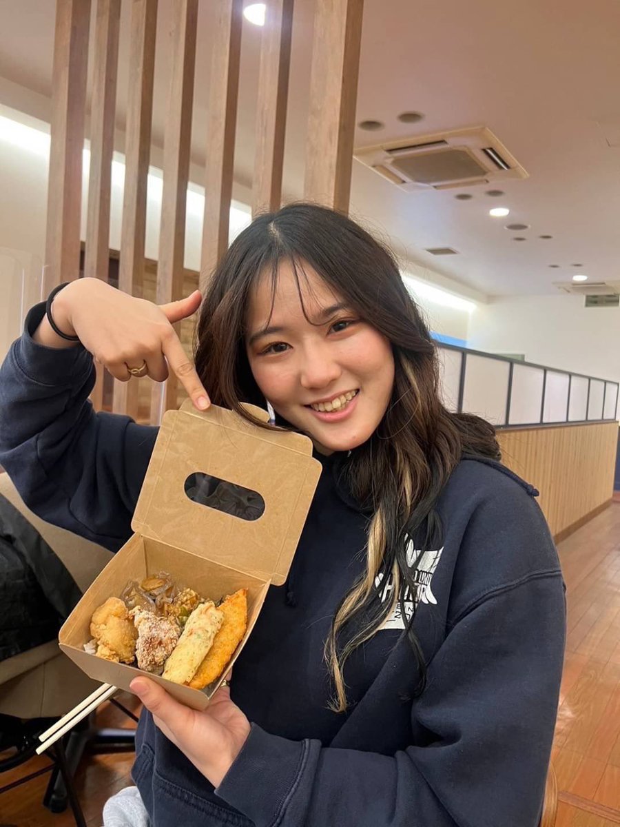 keioseikyo's tweet photo. 【幹部紹介⑧】

サポセン局長　ゆきの(SFC 環境)

頼れる生協最高の姉貴ゆきの！🌻
沖縄出身のゆきのは、持ち前の明るさと無邪気さそして、とても真面目な一面も持ち、新入生サポートのために一番働いてくれています🔥
姉御肌のゆきのにみなさん会いに来てください！
#春から慶應 #春から慶應新歓 https://t.co/rfk8mwd1g8