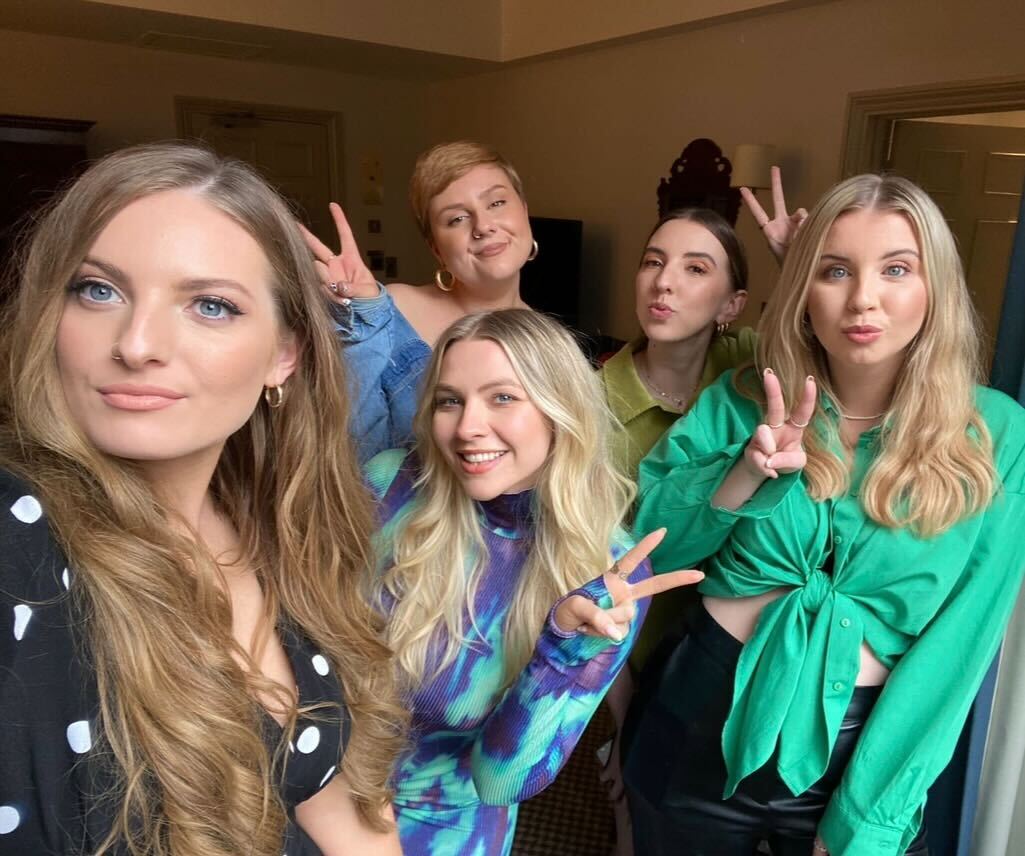 Laura Rowley tweet media