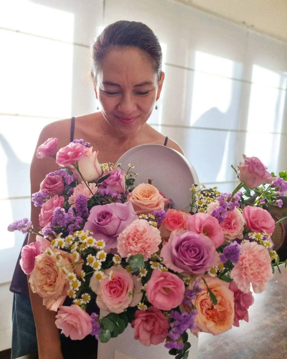 risahontiveros's tweet photo. We,women,will not truly be free when our basic rights are routinely denied to us. We must continue to fight;there is no other way. 

But in the midst of the daily struggle,don't forget to stop &amp; smell the flowers,fellow Filipinas.🌸 

Happy International Women's Day! 😊💜

#IWD23 https://t.co/BThvk1dRZi