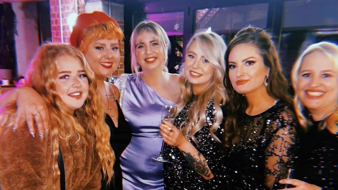 Laura Rowley tweet media