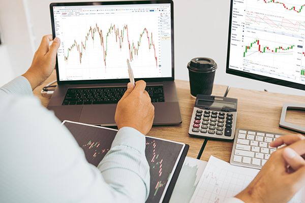Vee_forex's tweet photo. HOW TO CREATE A SOLID TRADING PLAN

A trade plan is what?
A complete decision-making tool for your trading activity is a trading plan. It assists you in selecting the right trades, timing, and volume. https://t.co/Yq2gl2cOZq