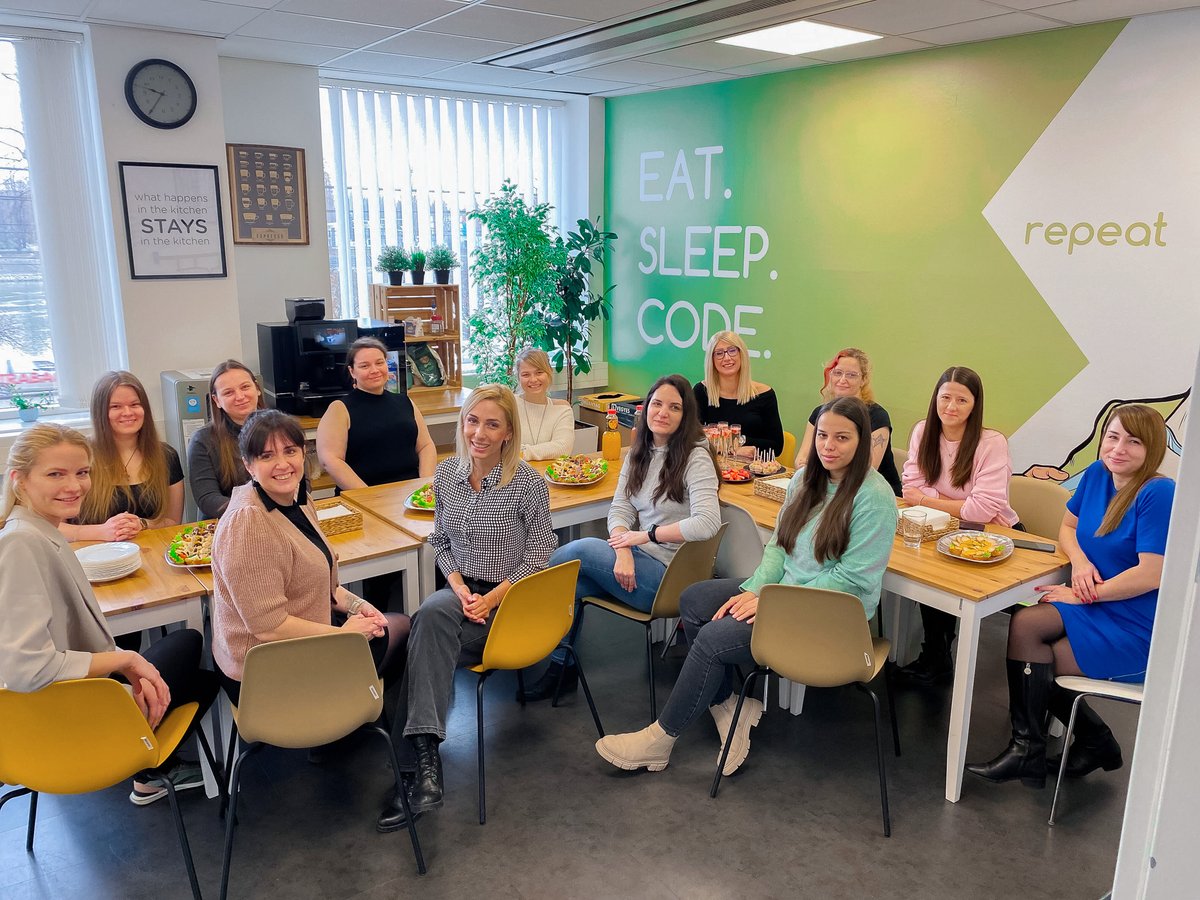 Grape_Solutions's tweet image. Happy International Women&apos;s Day from our team! 💐 We organised for all our female employees a girly brunch in the office. 😊

#WomensDay #SoftwareDevelopment #WomeninTech