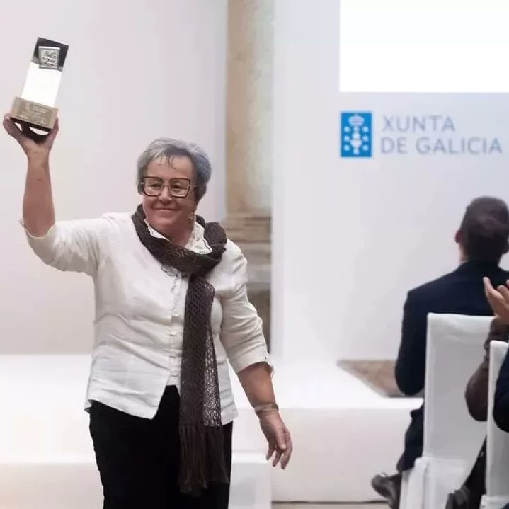 ELAs son reflexo da experiencia, dos novos talentos, da creación, do deseño, do respecto pola tradición, da formación e da investigación, da transmisión dos oficios artesanais, da riqueza e do dinamismo do sector artesán galego. 
#diadamuller #asnosasartesáns