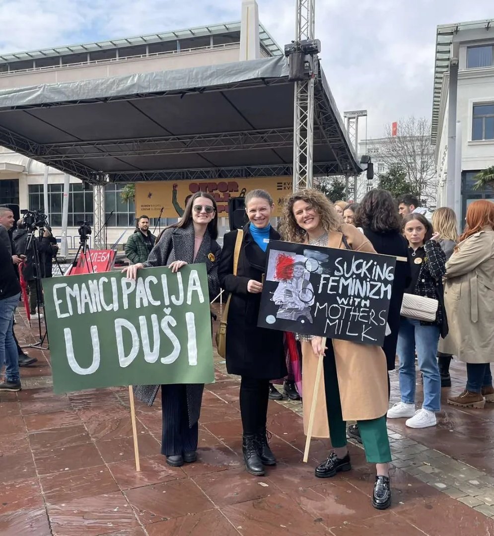 HRA_MNE's tweet photo. 📢 #HRA na maršu! ✊💐

#womensrights #eightmarch #feminism  #equality  @CZP_Cg https://t.co/BJHCLP478L