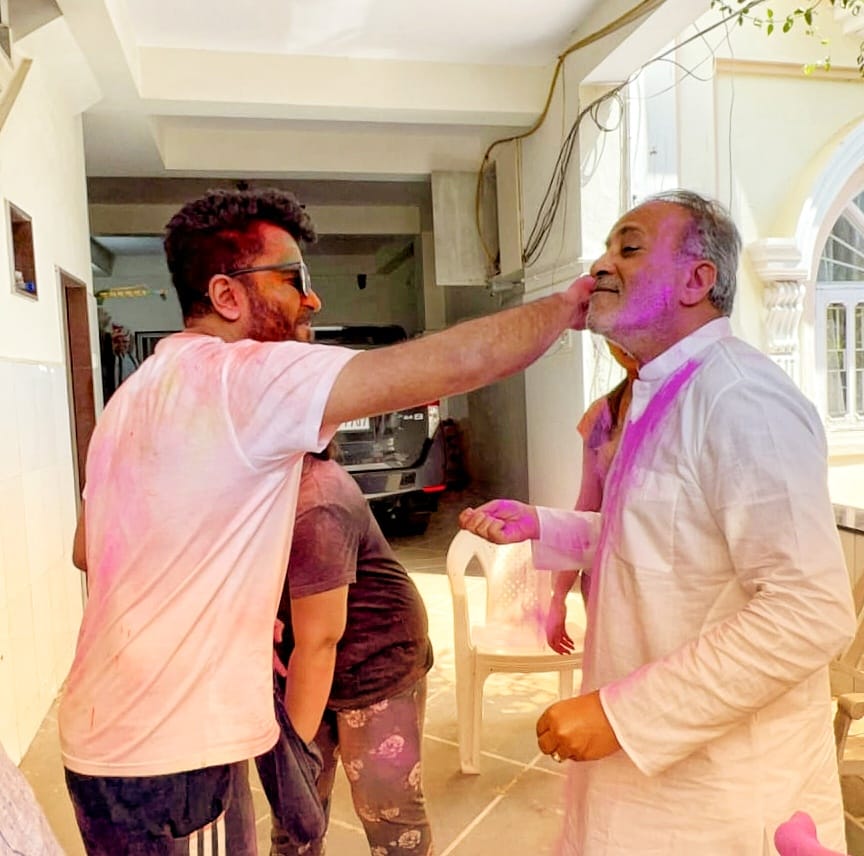arjunmodhwadia's tweet photo. #HappyHoli https://t.co/hCLXIc5eWw