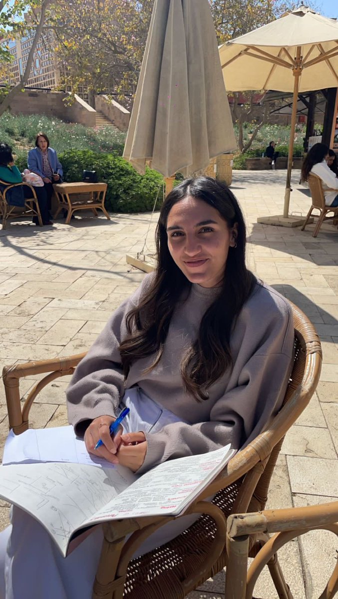 sarahkandill's tweet image. Nothing beats the AUC's extracurricular life! Did you know that, according to economics major Lara Radwan, "Cimun club accepts 500 members and the Student Union accepts an average of 1,000 members!" Everybody has a chance to join their dream club.#JRMC2202  #JRLweb.