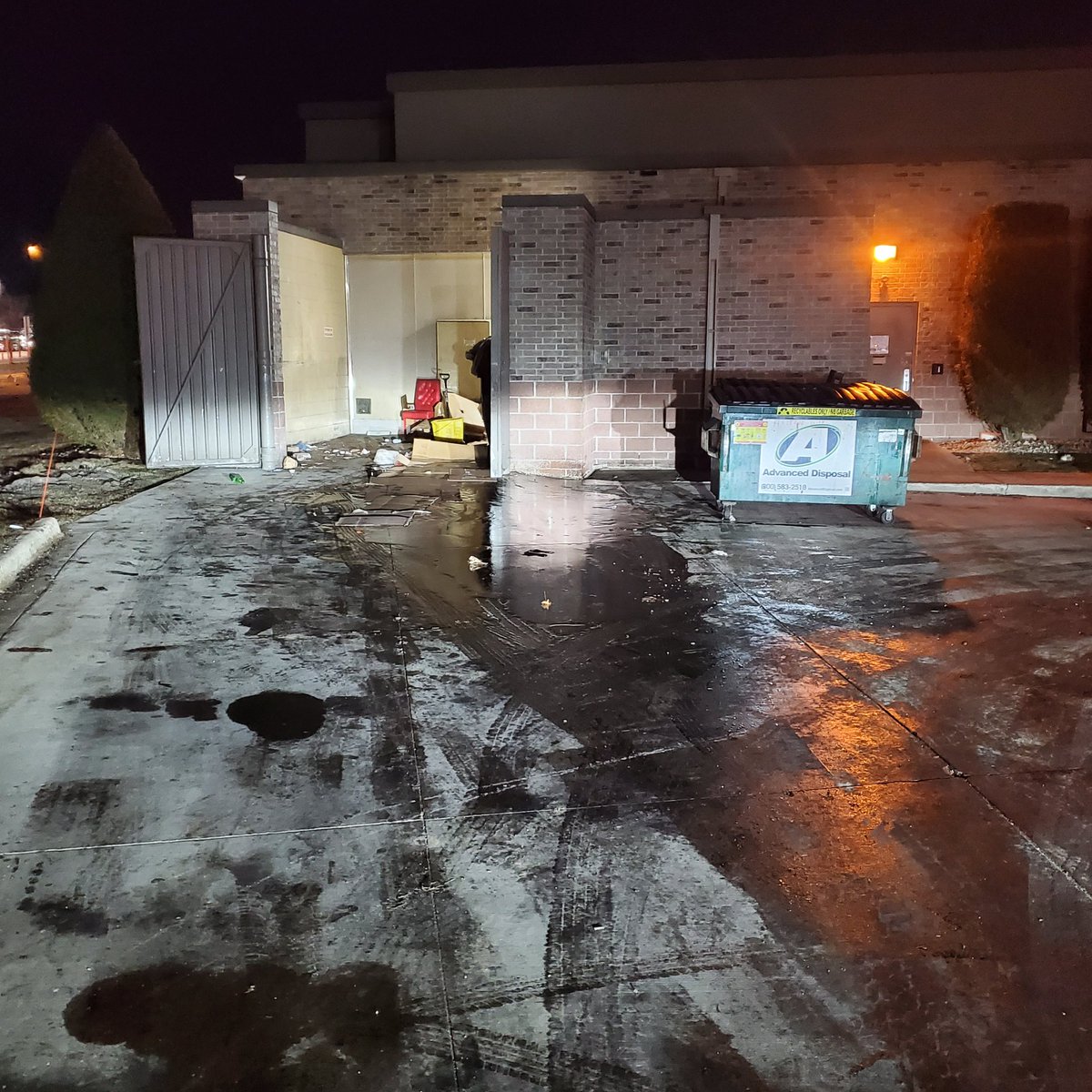 cmorehouse31's tweet photo. @redrobinburgers How is this acceptable? This is your location in Madison wi.  This grease has been here for almost a week and the manager has done nothing about it. Employees,people,and delivery divers drove on it and tracked it through the parking lot. https://t.co/ll0HgTJXLB