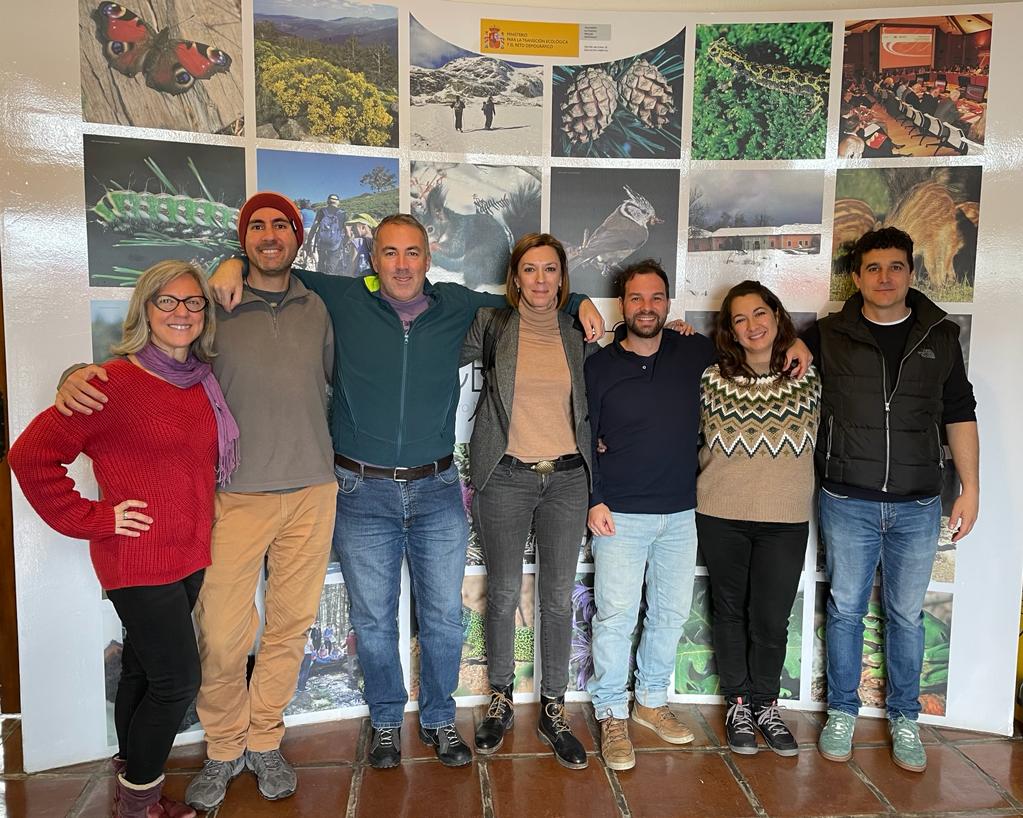 gemar_ieo's tweet photo. Hoy comenzamos las reuniones sobre el 3er ciclo de las Estrategias Marinas Españolas  #ESMARES en el CENEAM en Valsaín.

@gemar_ieo aporta conocimiento científico tanto en bentos como en geología marina para conocer el buen estado ambiental de nuestros mares y océanos. https://t.co/Dn4LPv7rB4