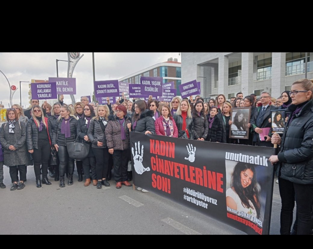 gunsel_solak's tweet photo. 2021 yılında bir erkek tarafından katledilen İlknur kardeşimizin karar duruşmasında "Ağırlaştırılmış müebbet hapis cezası "onandı. Kırklareli adliyesinden verilen karar 8 Mart Dünya Emekçi Kadınlar gününe anlam kattı.
YAŞASIN 8 MART
#İstanbulsözleşmesiyaşatır https://t.co/atUyZwFKP7