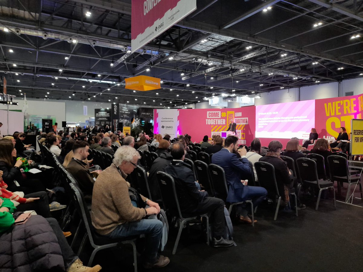 OFECOMELondres's tweet photo. 🏗️🧱 Hoy estamos visitando la feria @FuturebuildNow que se centra en la construcción sostenible ♻️. Este año ha contado con la participación de la empresa española:
👉#Honext (H26), fabricante de un material natural y reciclable.
¡Pásate a conocer su oferta! https://t.co/QU3zwYiD3h