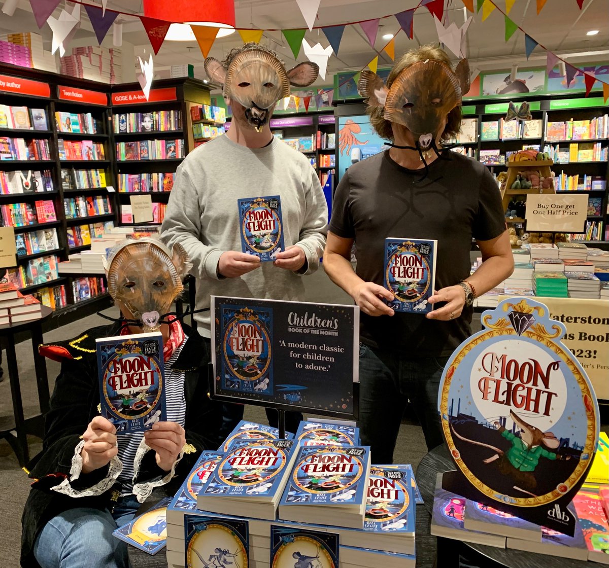 DFB_storyhouse's tweet photo. Thank you @WaterstonesCC for celebrating MOONFLIGHT with us! 🌙🐀💎🎉📚 @gill__lewis 💫 https://t.co/ZWCCUmlmlq