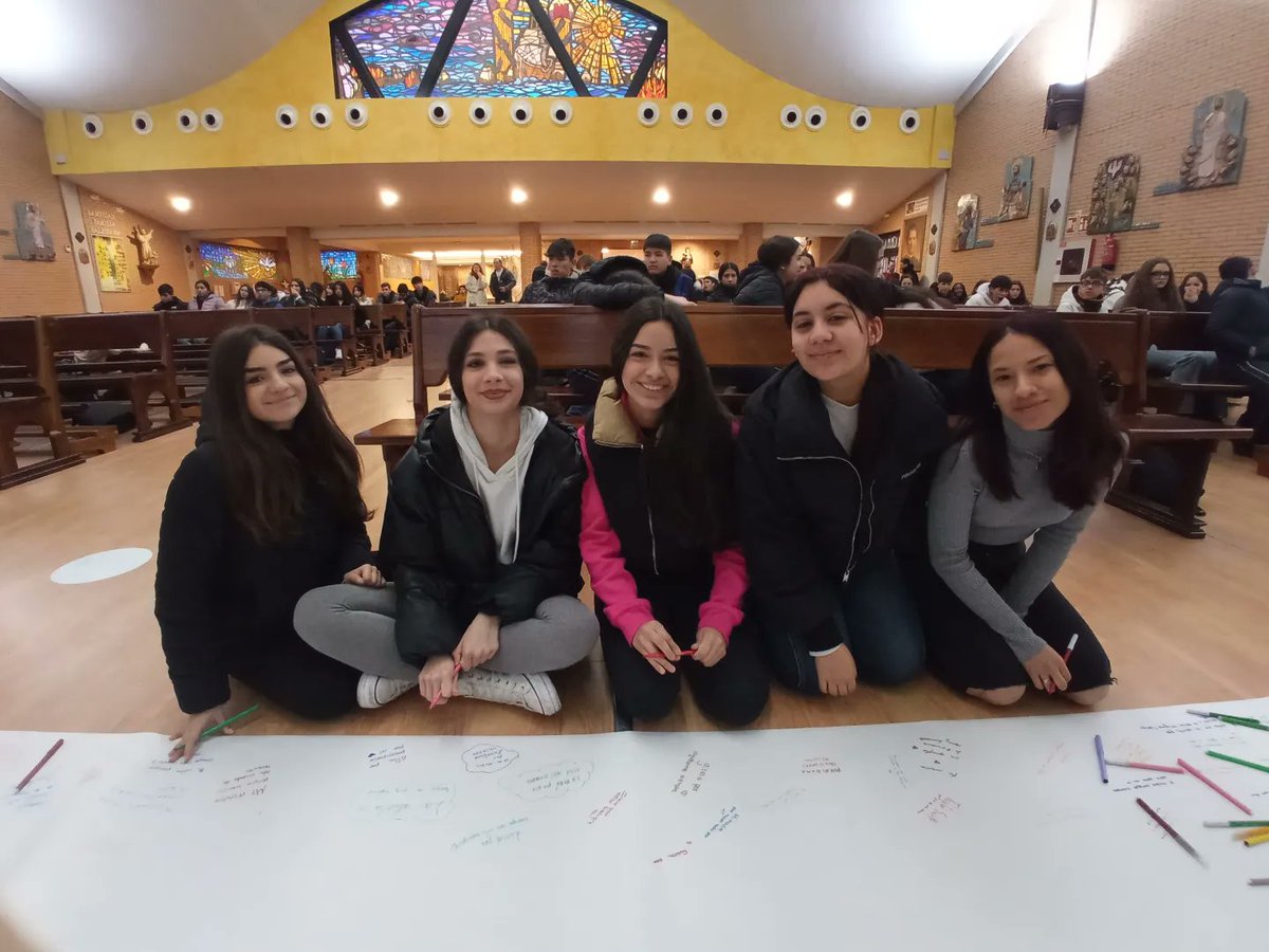salesianosdosa's tweet photo. Ayer, hoy, mañana y hasta el "infinito y más allá", feliz día de la mujer. Gracias por ser y servir de inspiración. Gracias por tantas y tantas cosas buenas que nos habéis regalado. Gracias por ser ejemplo para no sentirnos con más derecho que nada ni nadie. https://t.co/xIuA5p4g8D