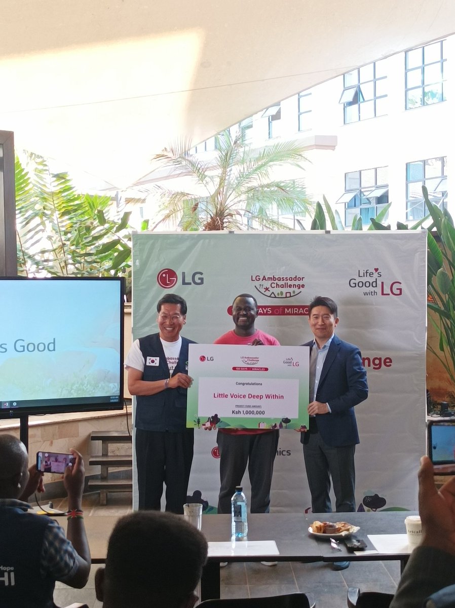 Mutuabrian_M's tweet photo. Hey guys, have you heard of the the LG ambassador challenge? The awarding is today and there are three lucky winners!!!!!!
#LGAmbassadorChallenge #100DaysOfMiracles #LG100Club https://t.co/2kIdJ4Mu0e